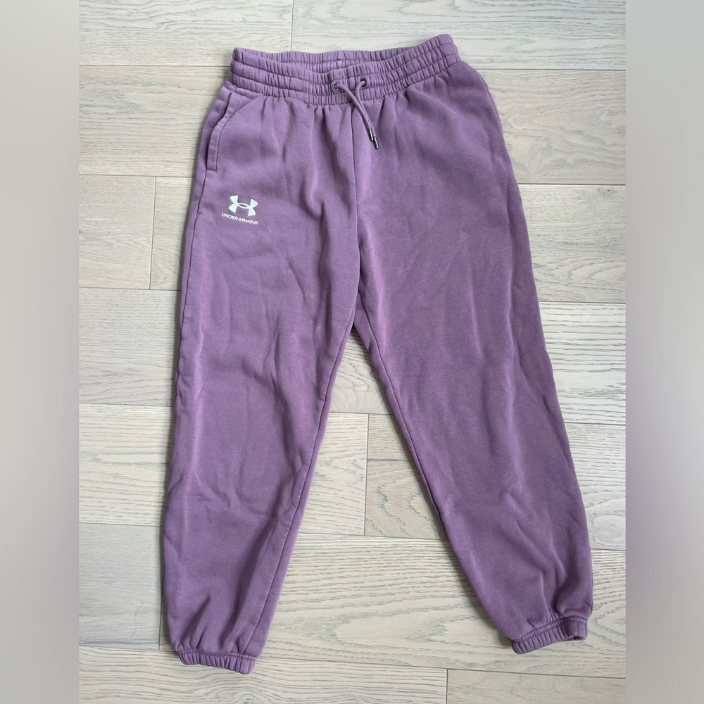 UNDER ARMOUR joggers size M. Barely worn like new.